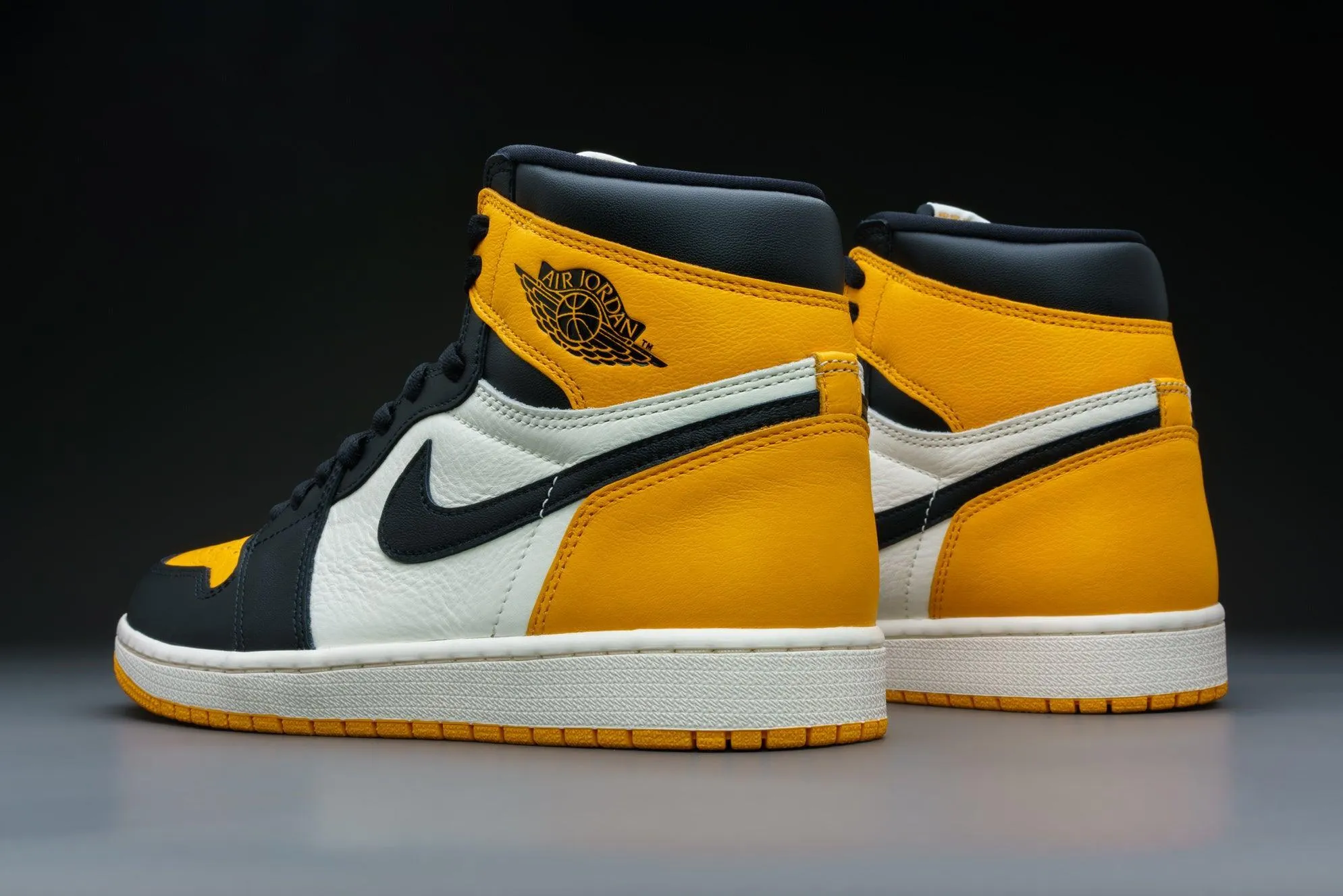 Air Jordan 1 Retro High OG Yellow Toe "Taxi"