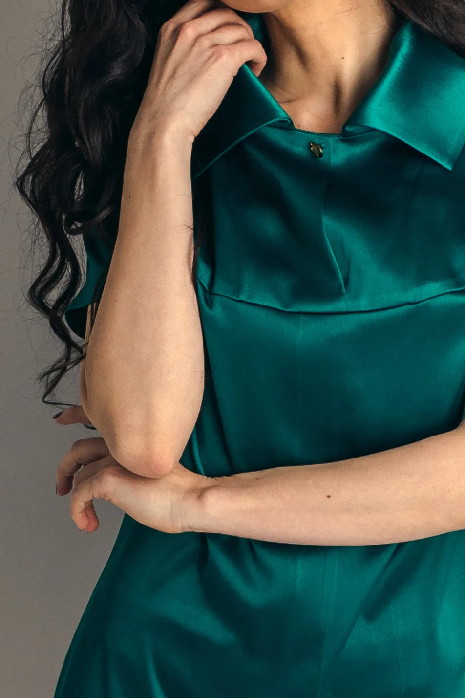 “Maggie“ Shirt Collar Dress In Emerald Satin