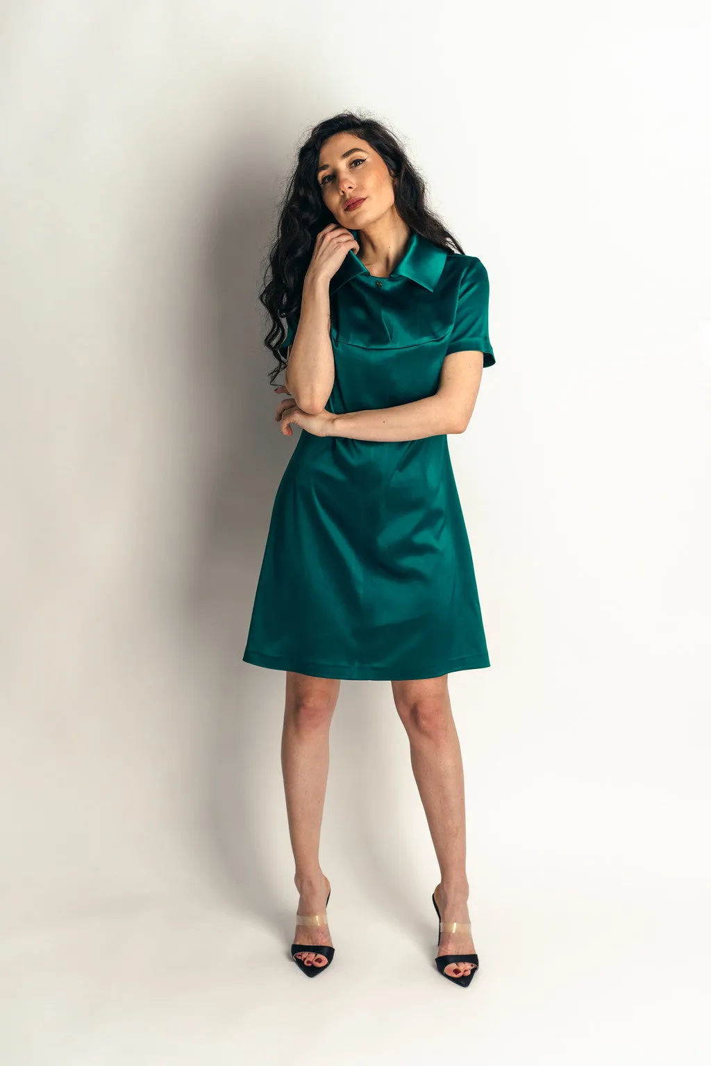 “Maggie“ Shirt Collar Dress In Emerald Satin